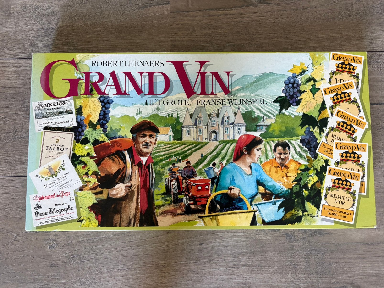 Grand Vin het grote franse wijnspel, Drie of vier spelers, Ophalen of Verzenden, Zo goed als nieuw, Reisspel