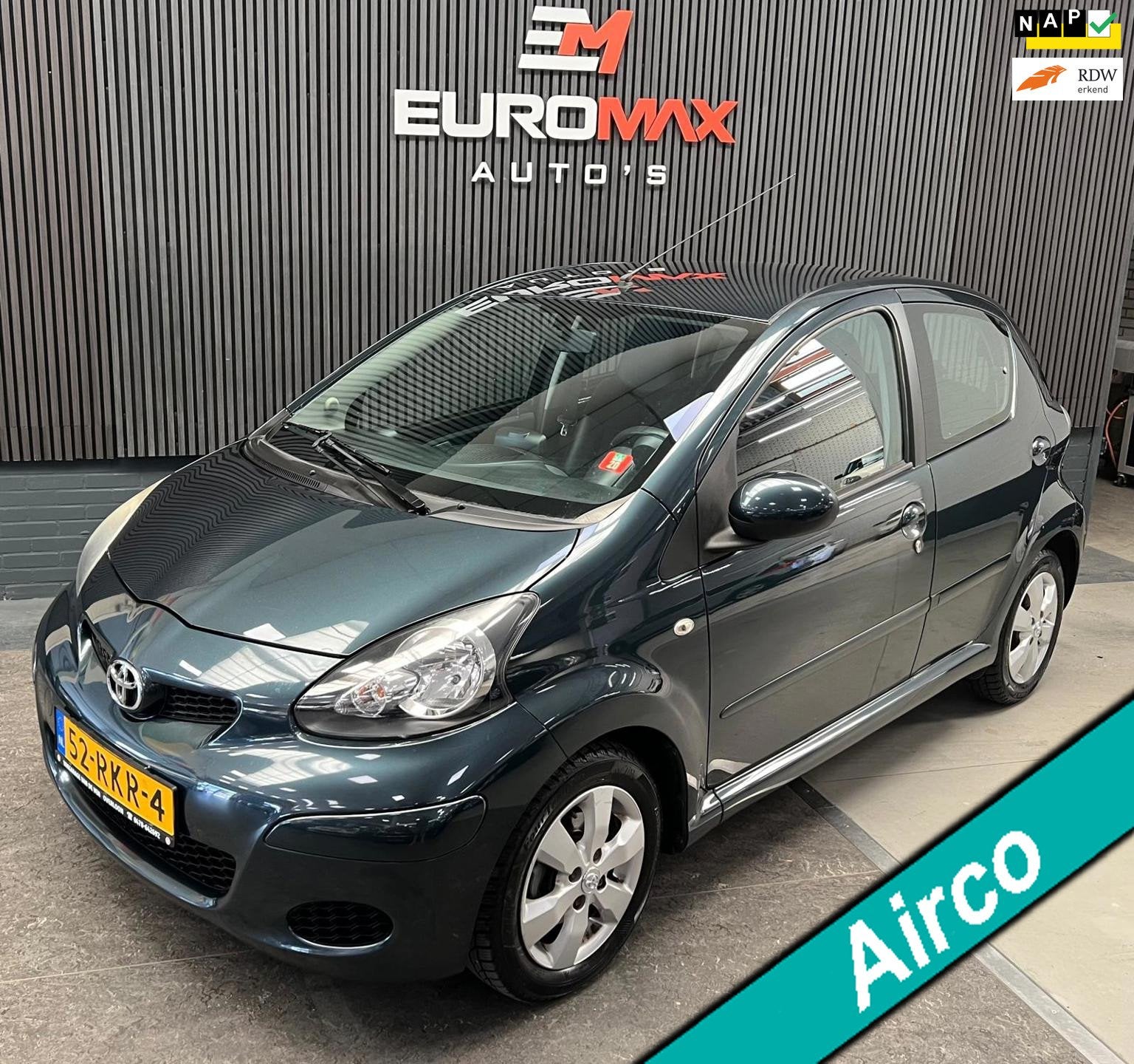 Toyota Aygo 1.0-12V Aspiration Navigator 2e Eigenaar - NAP -, Auto's, Voorwielaandrijving, Gebruikt, 4 stoelen, Alcantara
