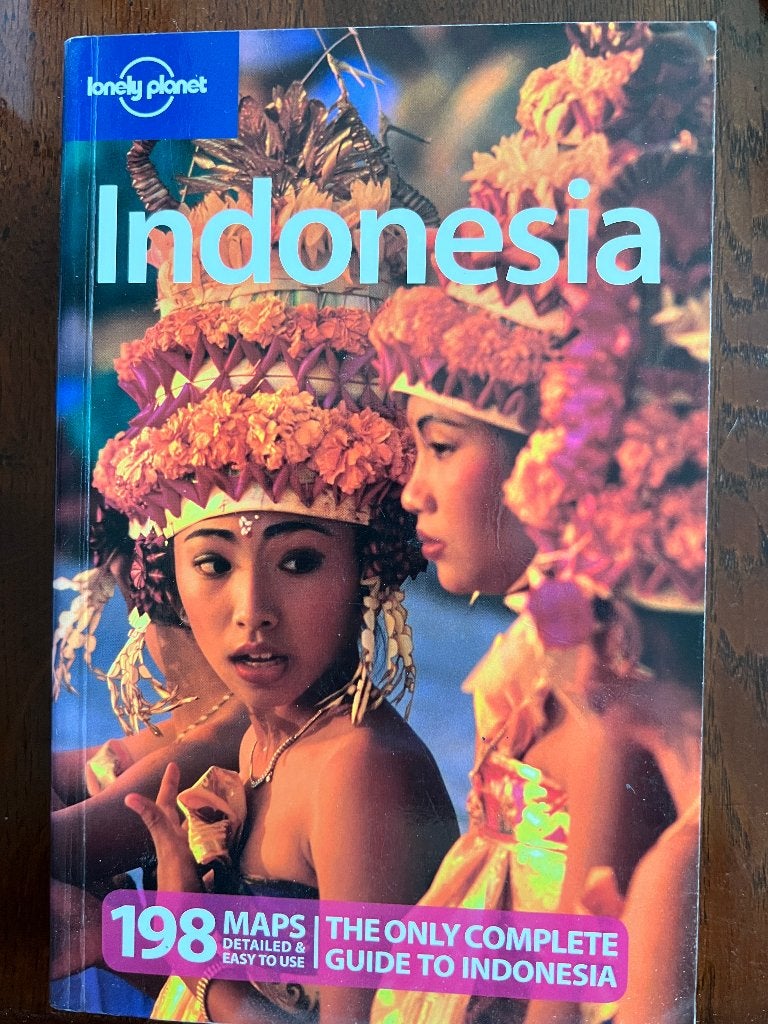 Indonesia Lonely Planet 2010 9e editie, Gelezen, Lonely Planet, Ophalen of Verzenden, Reisgids of -boek