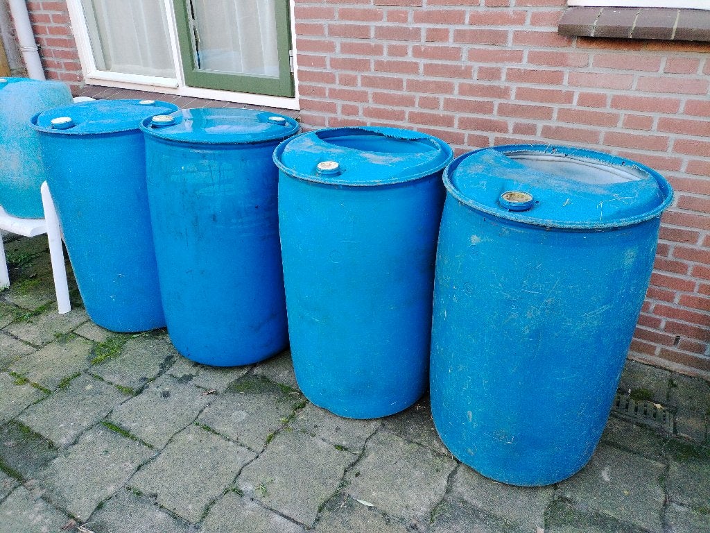 regentonnen, jerrycans, watercontainer, Ophalen, Gebruikt