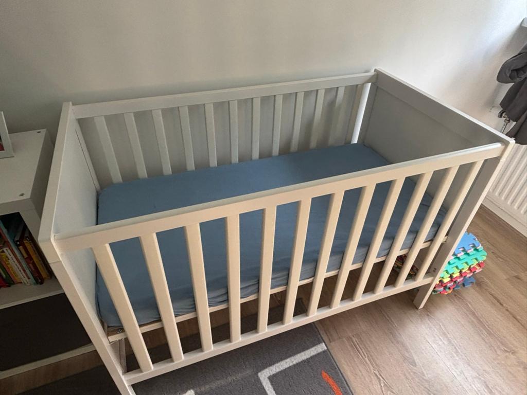 IKEA Sundvik ledikant met beddengoed, Kinderen en Baby's, Babywiegjes en Ledikanten, Ophalen, Gebruikt, Ledikant