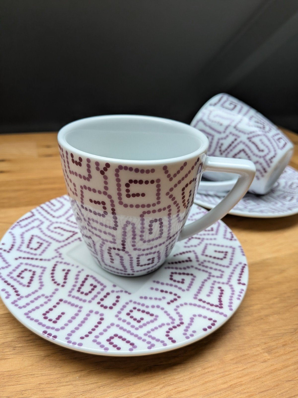 2 Nespresso Limited Edition Kop en Schotels, Ophalen of Verzenden, Zo goed als nieuw, Porselein, Kop(pen) en/of Schotel(s)