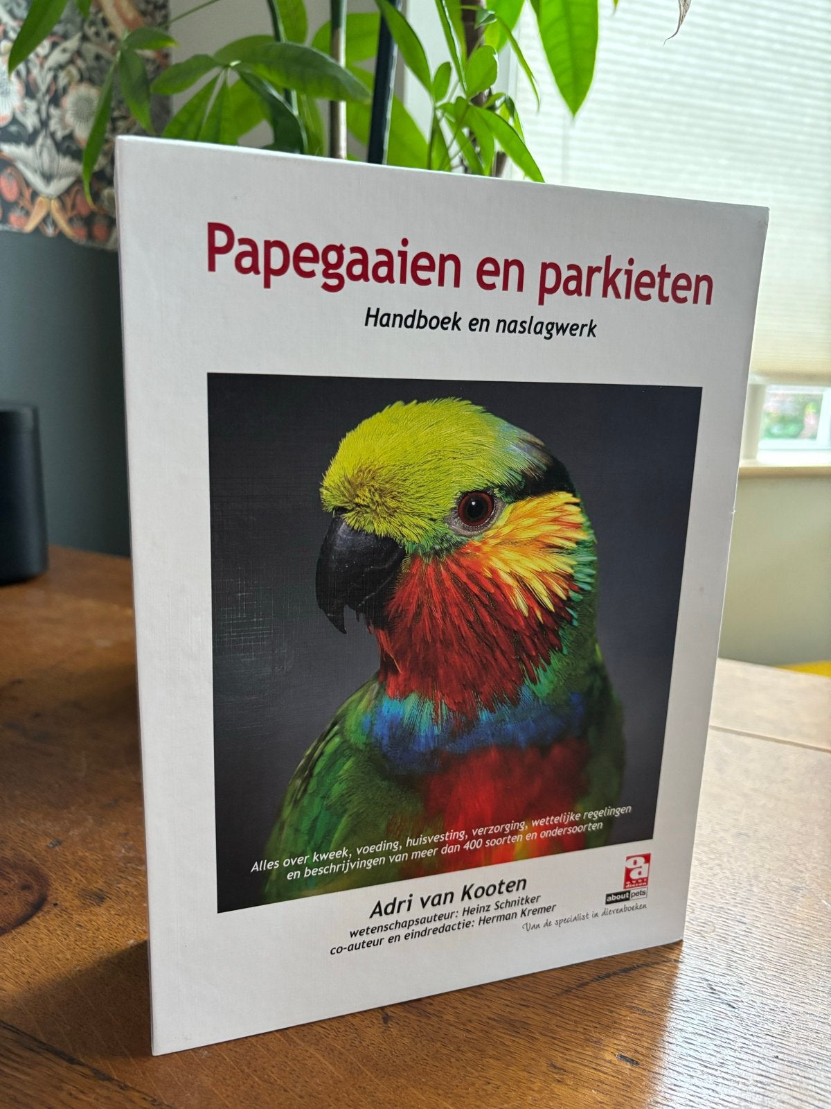 Papegaaien en Parkieten Handboek en Naslagwerk (2 delen), Boeken, Natuur, Ophalen of Verzenden, Zo goed als nieuw, Vogels