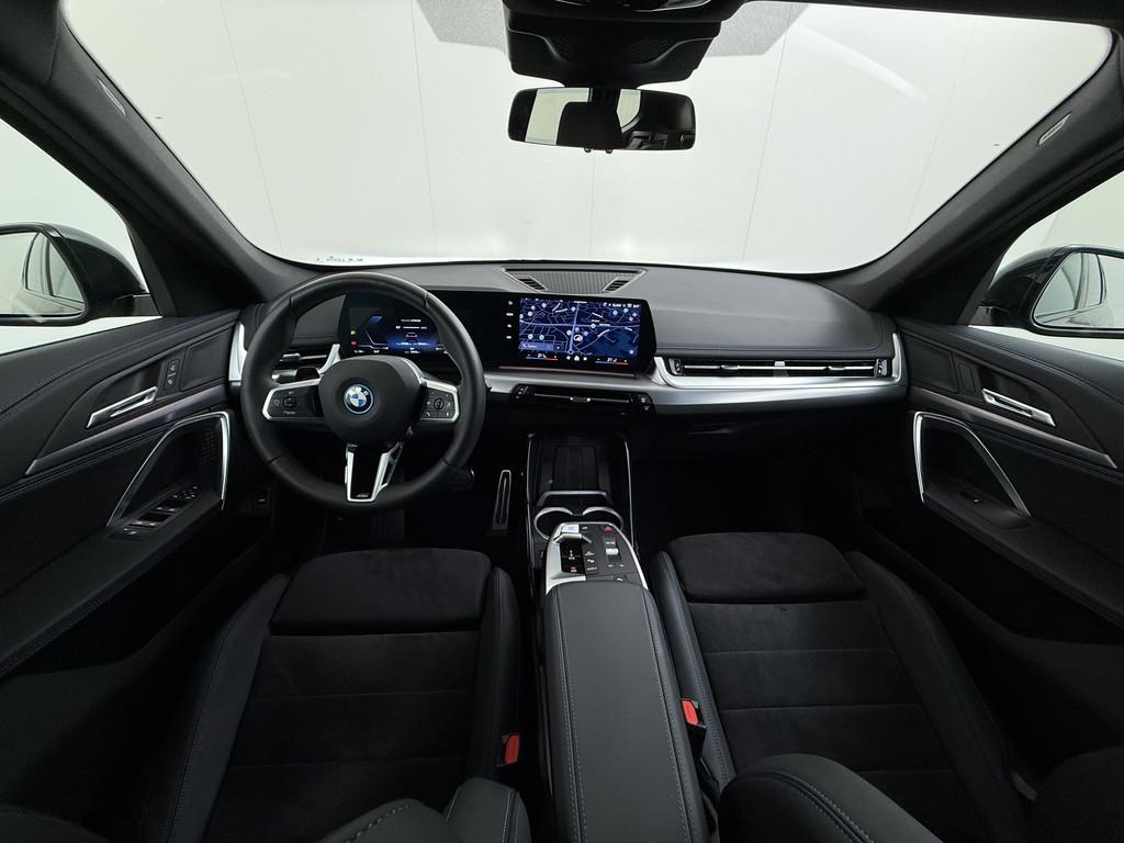 BMW iX1 eDrive20 67kWh M-Sport-Pro Leder/Alcantara Premium 1, Auto's, BMW, Gebruikt, 24 min, Zwart, Origineel Nederlands