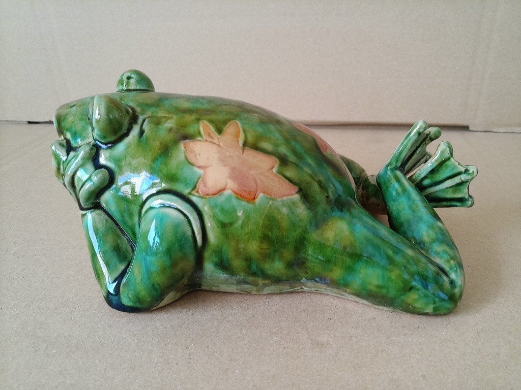 Curiosa aardewerk beeld kikker tuinbeeld kikker 18x17x10cm, Ophalen of Verzenden