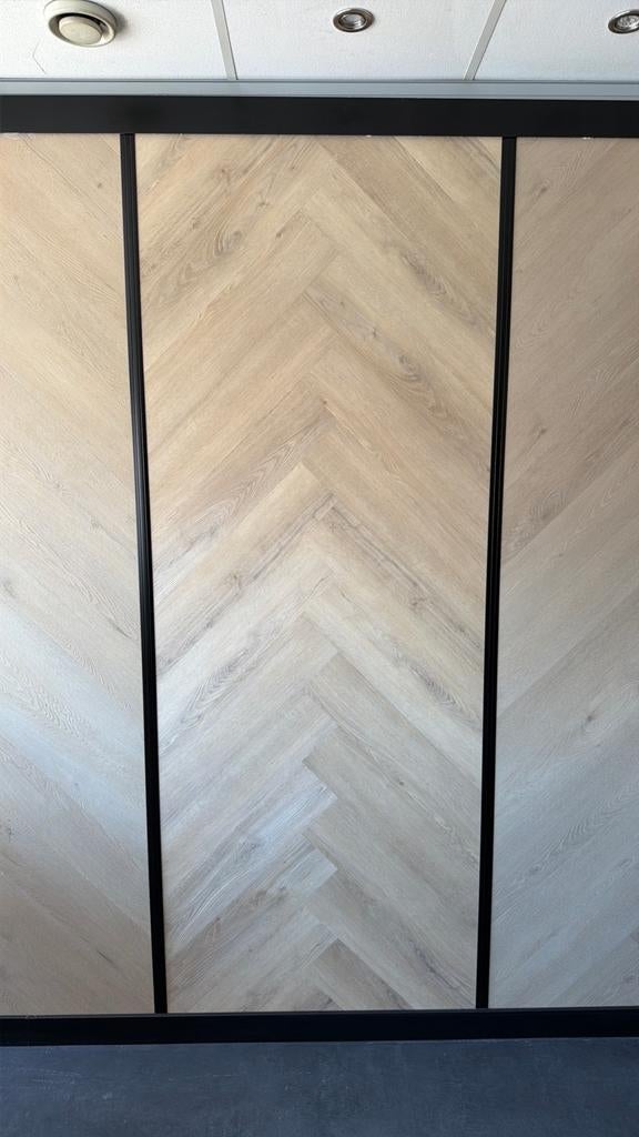 Belakos - Rigid Click (10dB) inclusief leggen €49,95 per m2, Bruin, Nieuw, Ophalen of Verzenden, Minder dan 10 m²