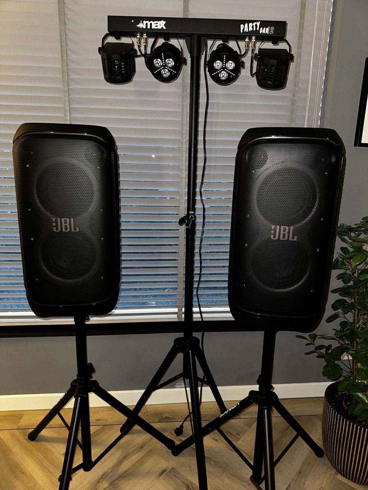 Verhuur JBL Partybox & Feestverlichting geluidsinstallatie, Ophalen, Zo goed als nieuw, 120 watt of meer, Subwoofer