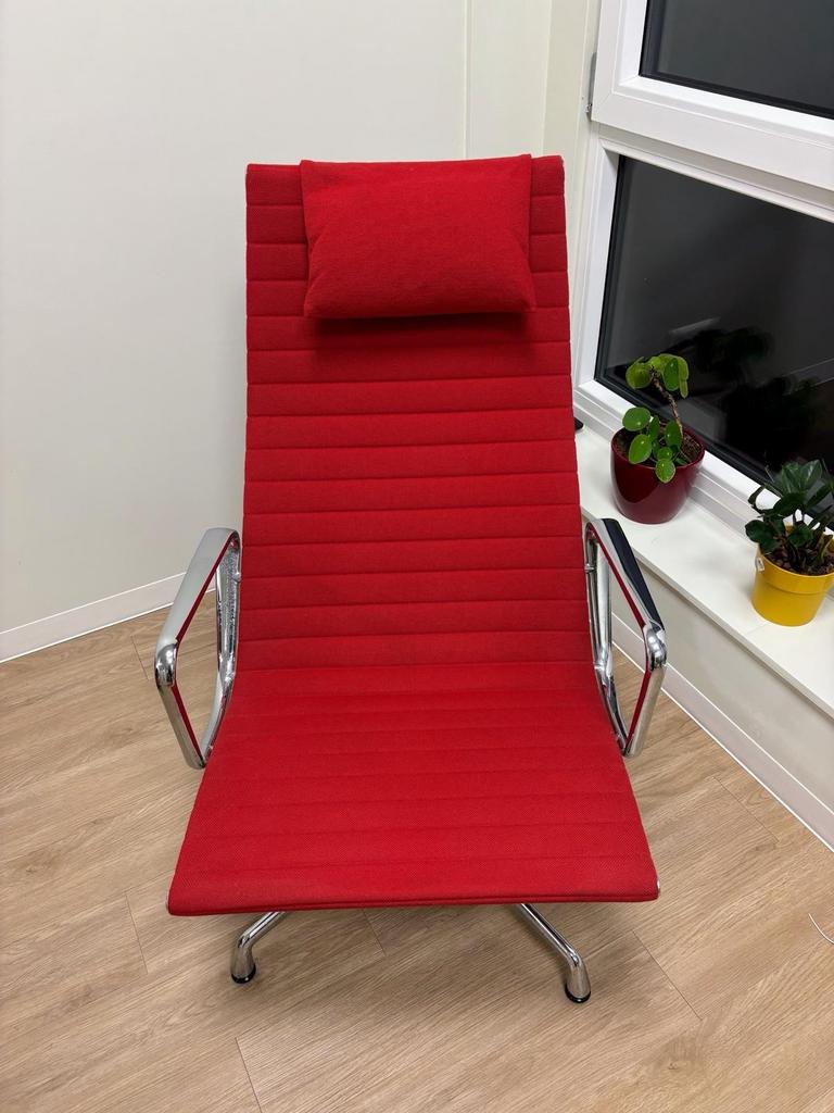 Eames EA 124 loungechair rood - Vitra, Huis en Inrichting, Ophalen, Gebruikt, Minder dan 75 cm, Stof