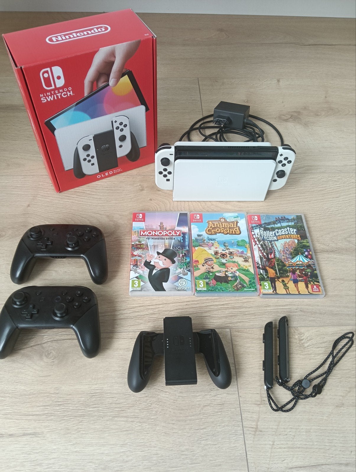 Nintendo Switch OLED met 2 controllers en 3 games, Met games, Zo goed als nieuw, Met 3 controllers of meer, Switch OLED