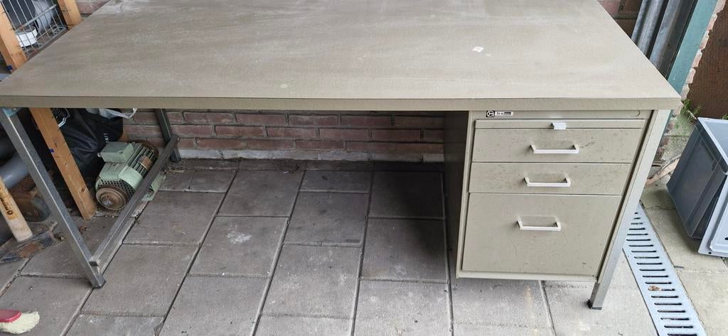 Bureau. staal..Van Gispen., 160 cm, Gebruikt, Met lades, Metaal