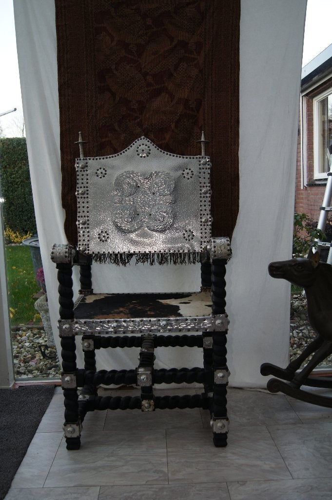 Spaanse Koloniale Stoel met Zilveren Decoratie, Ophalen, Overige onderwerpen, Houtsnijwerk, 50 - 100 cm