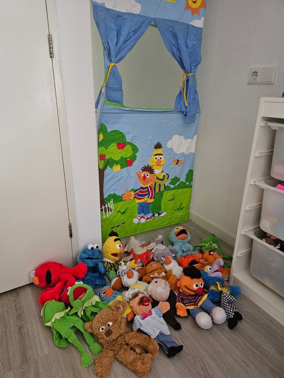 Poppenkast met handpoppen - klemt in deuropening, Ophalen, Zo goed als nieuw, Overige typen