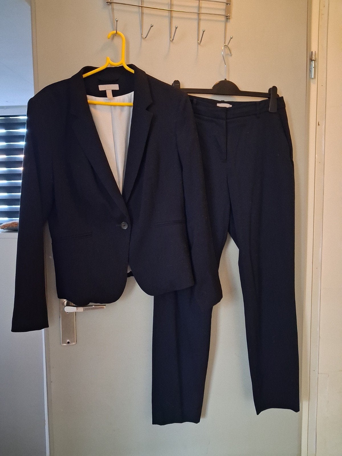Donkerblauw damespak, H&M,  36/38, Kleding | Dames, H&M, Kostuum of Pak, Blauw, Ophalen of Verzenden