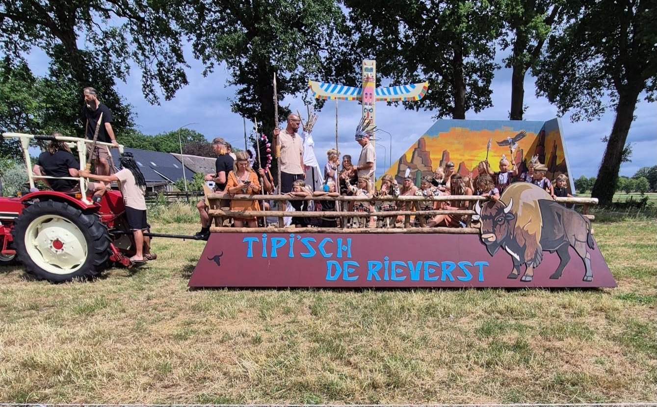 Versierde Wagen Indianenstam 3e prijs IJhorst te huur, Ophalen, Gebruikt, Versiering, Overige