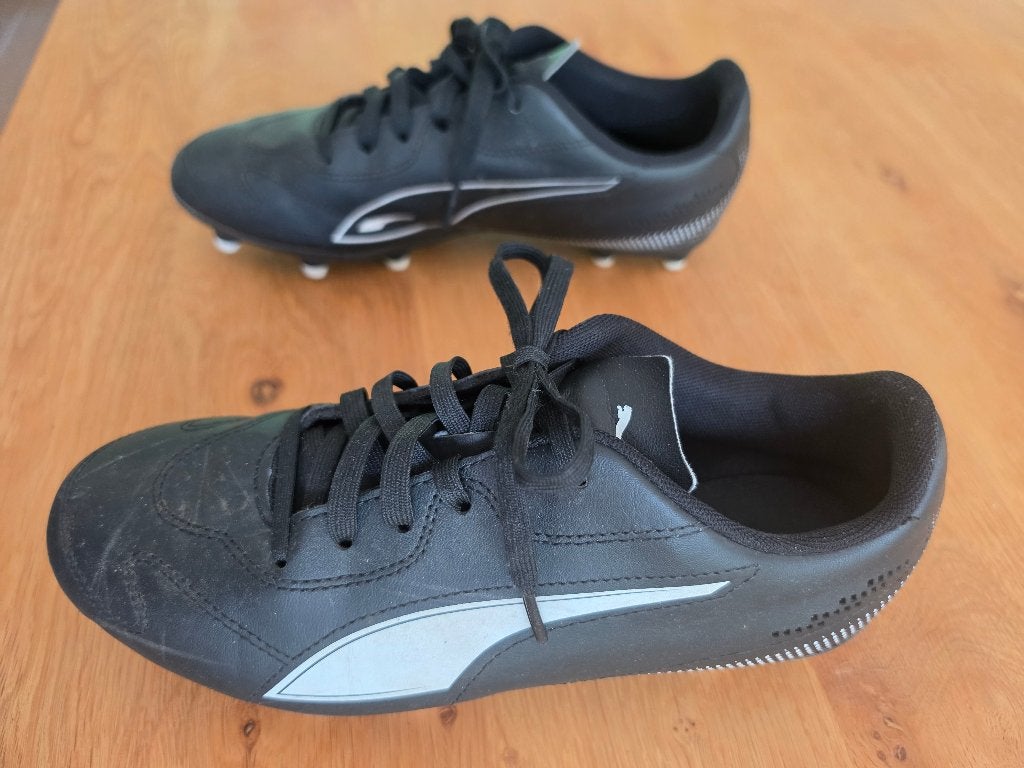 Zwarte voetbalschoenen Puma mt 39, Ophalen, Maat XS of kleiner, Schoenen, Zo goed als nieuw