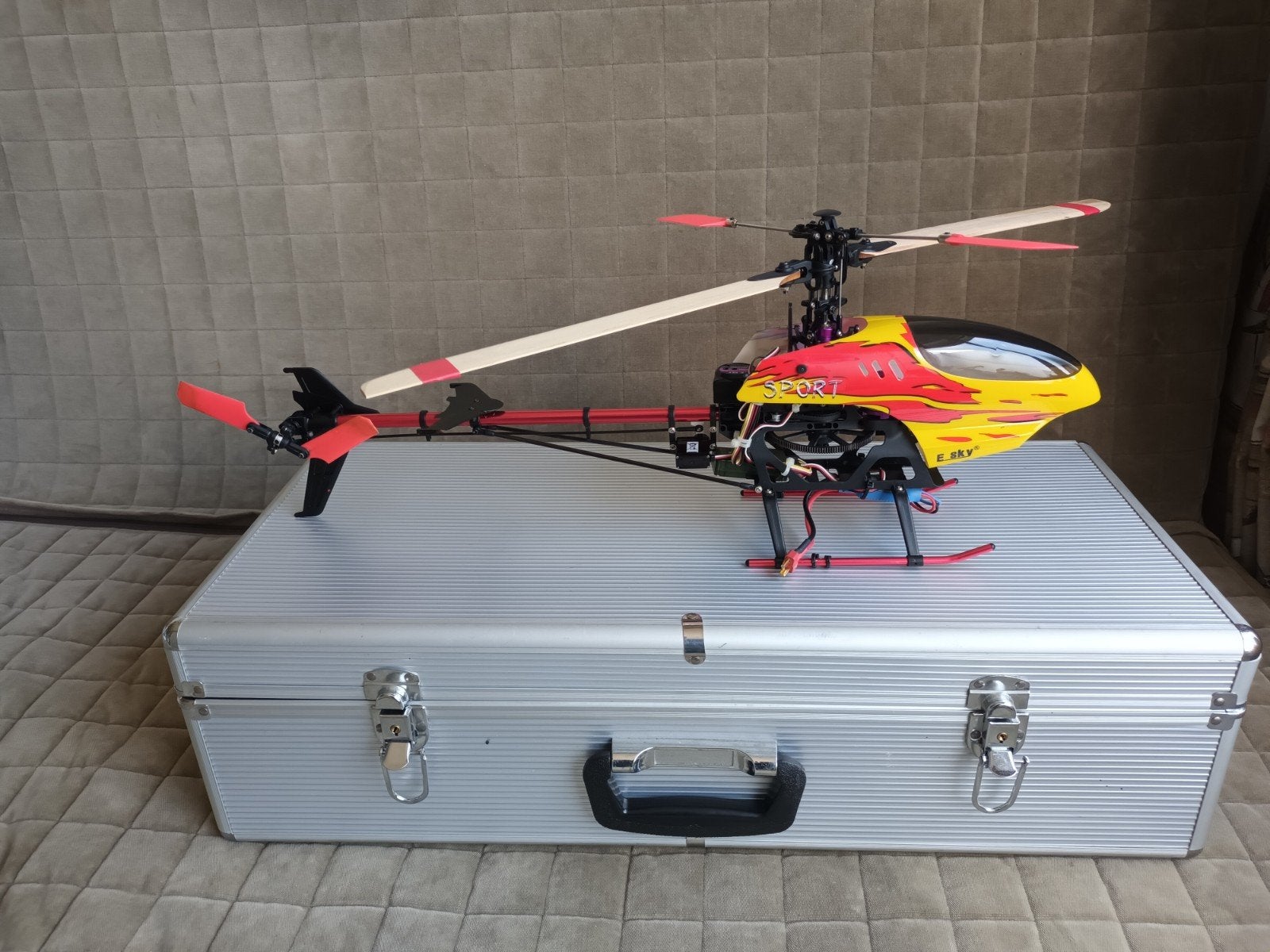 E SKY Helikopter met koffer en accessoires, Ophalen, Gebruikt, Elektro, Helikopter