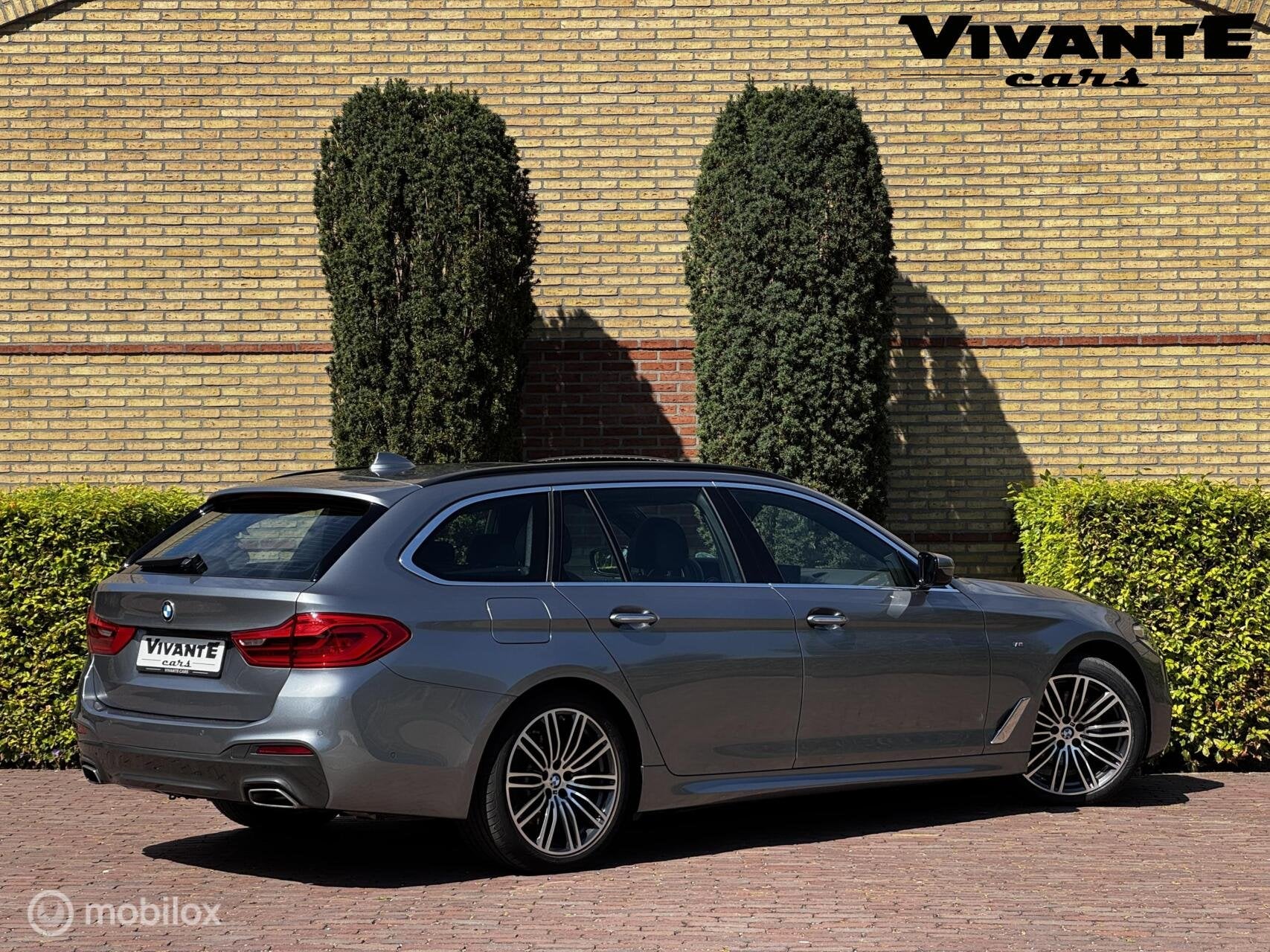 BMW 5-serie Touring 520i High Executive Pano*Head-Up*Memory*, Automaat, 1998 cc, Achterwielaandrijving, Gebruikt