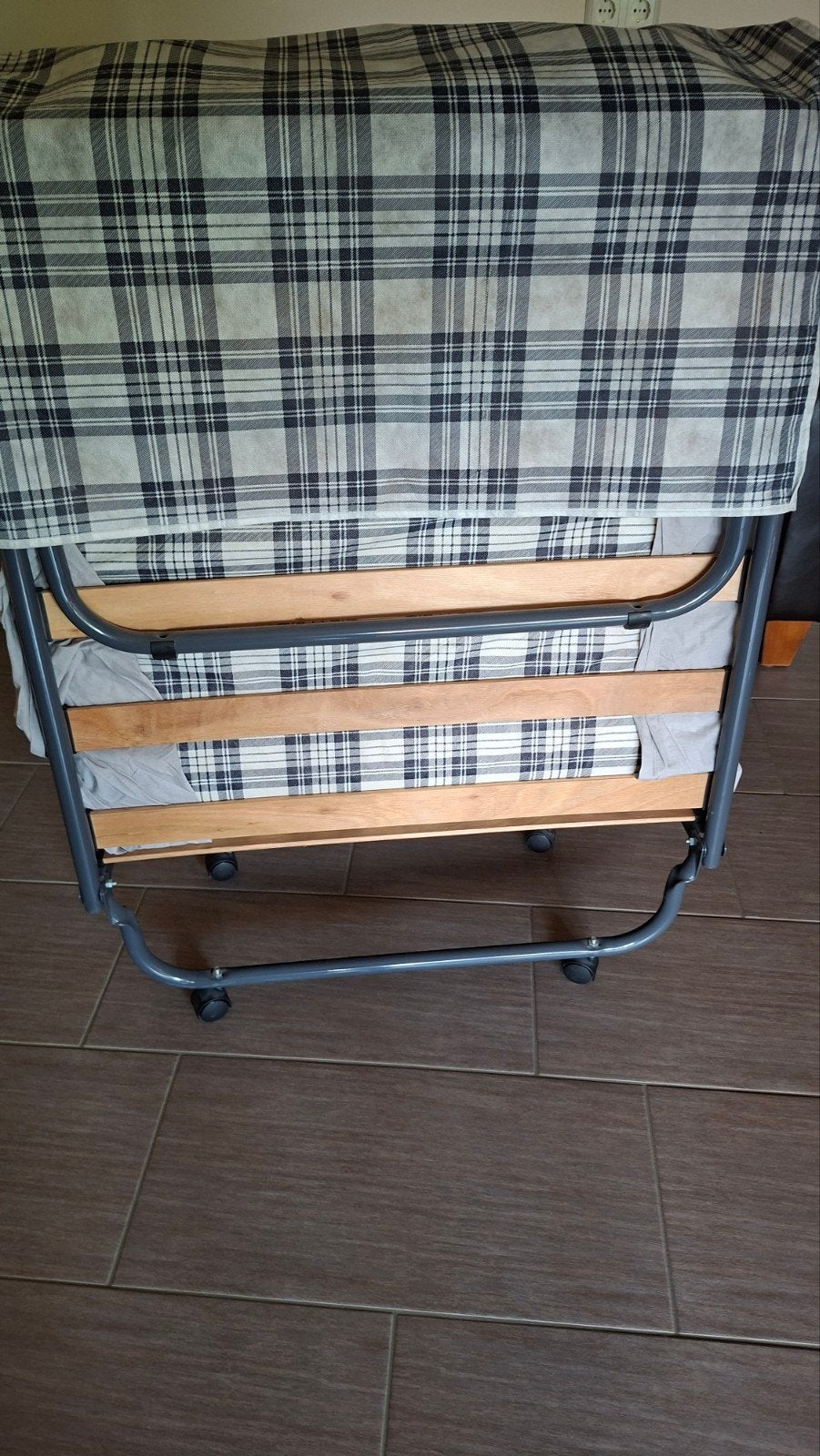 Opvouwbaar logeerbed met geruit matras, Huis en Inrichting, Slaapkamer | Bedden, Gebruikt, Eenpersoons, Praktisch en functioneel