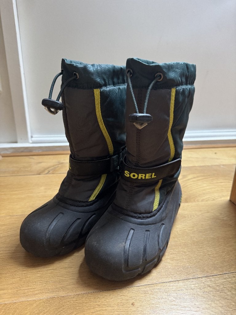 SOREL snowboots maat 33 donkergroen/geel, Jongen of Meisje, Ophalen of Verzenden, Sorel, Laarzen