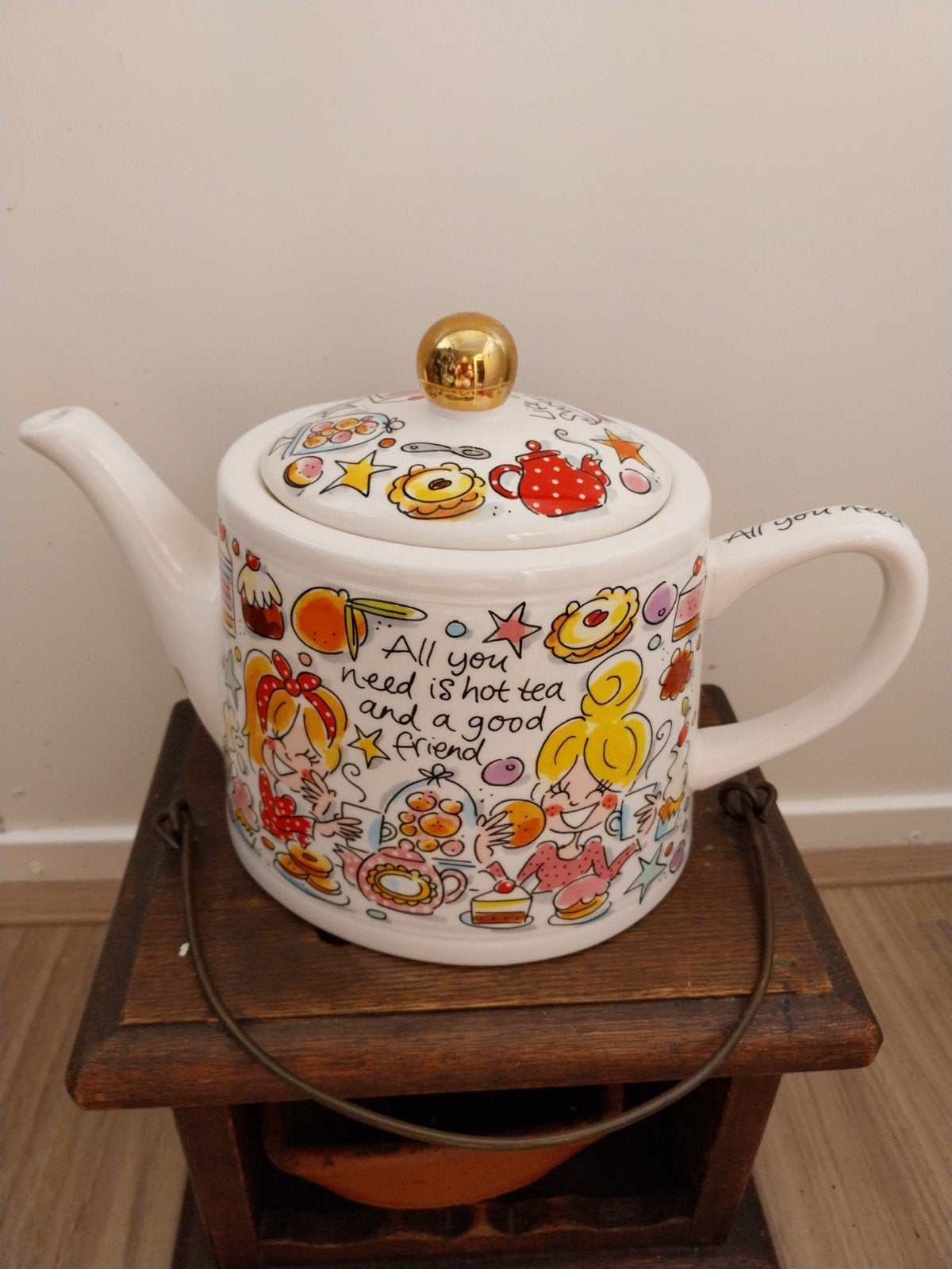 Leuke Blond Amsterdam theepot met vrolijke illustraties, Keramiek, Ophalen of Verzenden, Zo goed als nieuw, Theepot