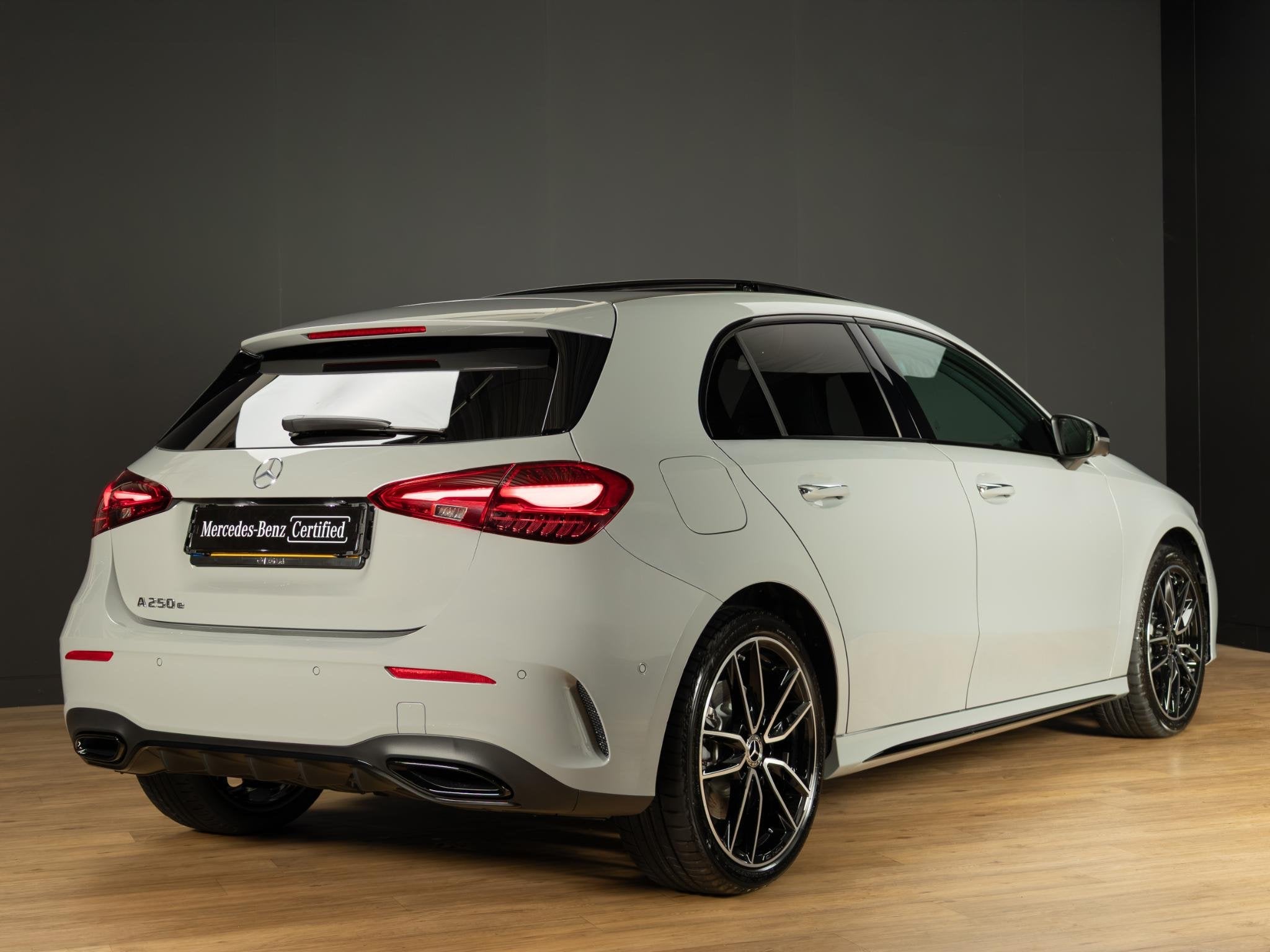 Mercedes-Benz A-Klasse Hatchback 250 e Business Solution AMG, Auto's, Mercedes-Benz, Dealer onderhouden, 4 cilinders, 163 pk, Bedrijf
