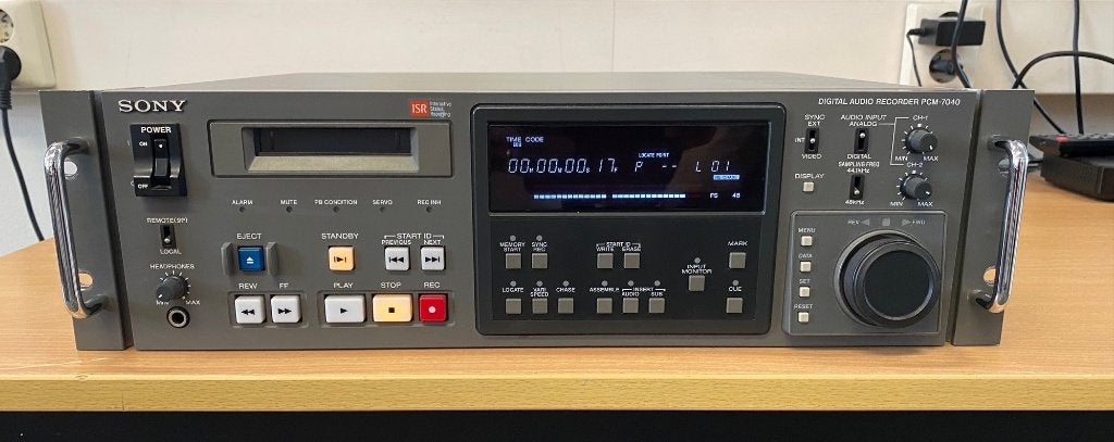 te koop Sony 7040 DAT, Ophalen, Gebruikt, Audio