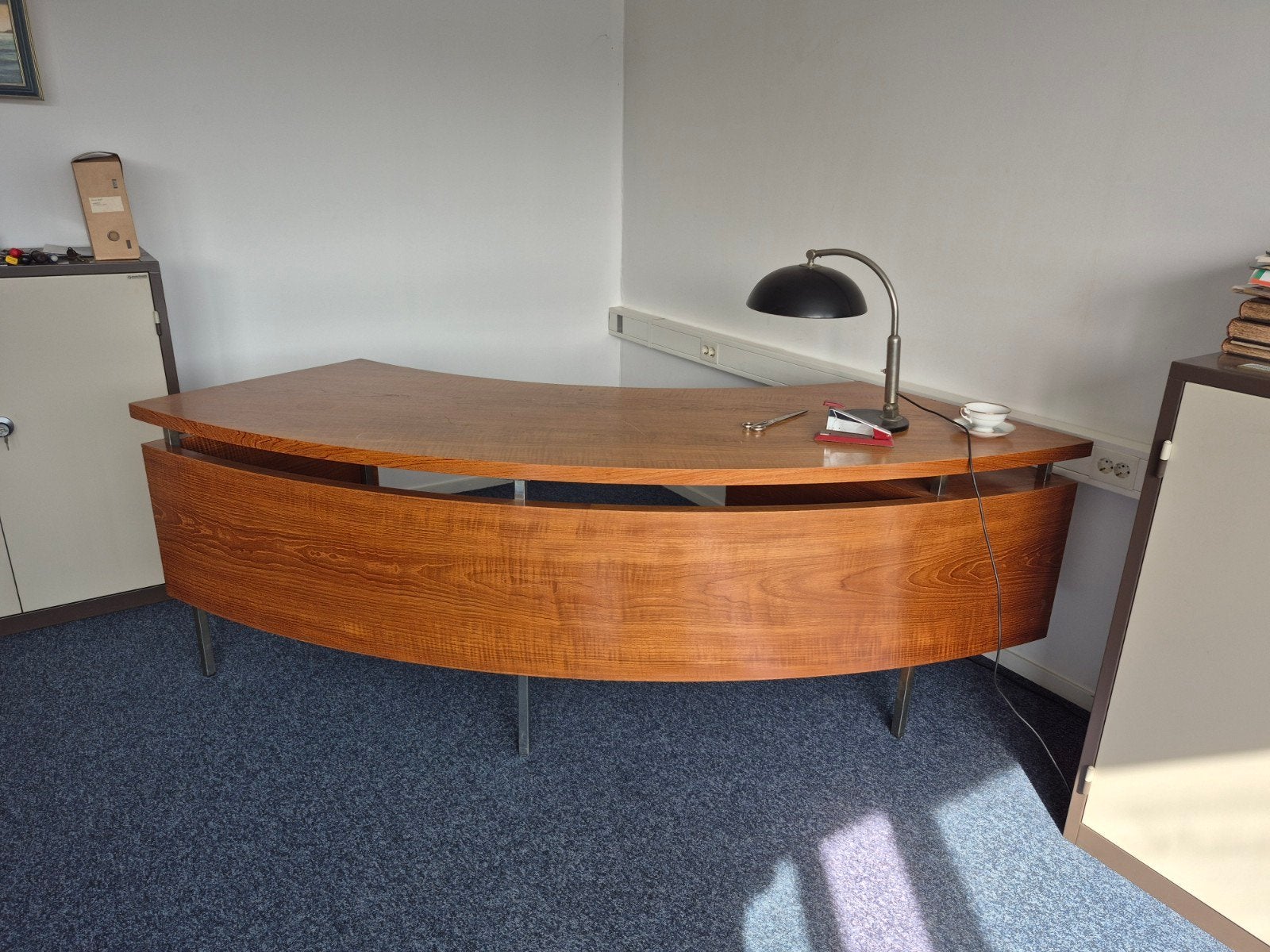 gebogen houten bureau, Ophalen