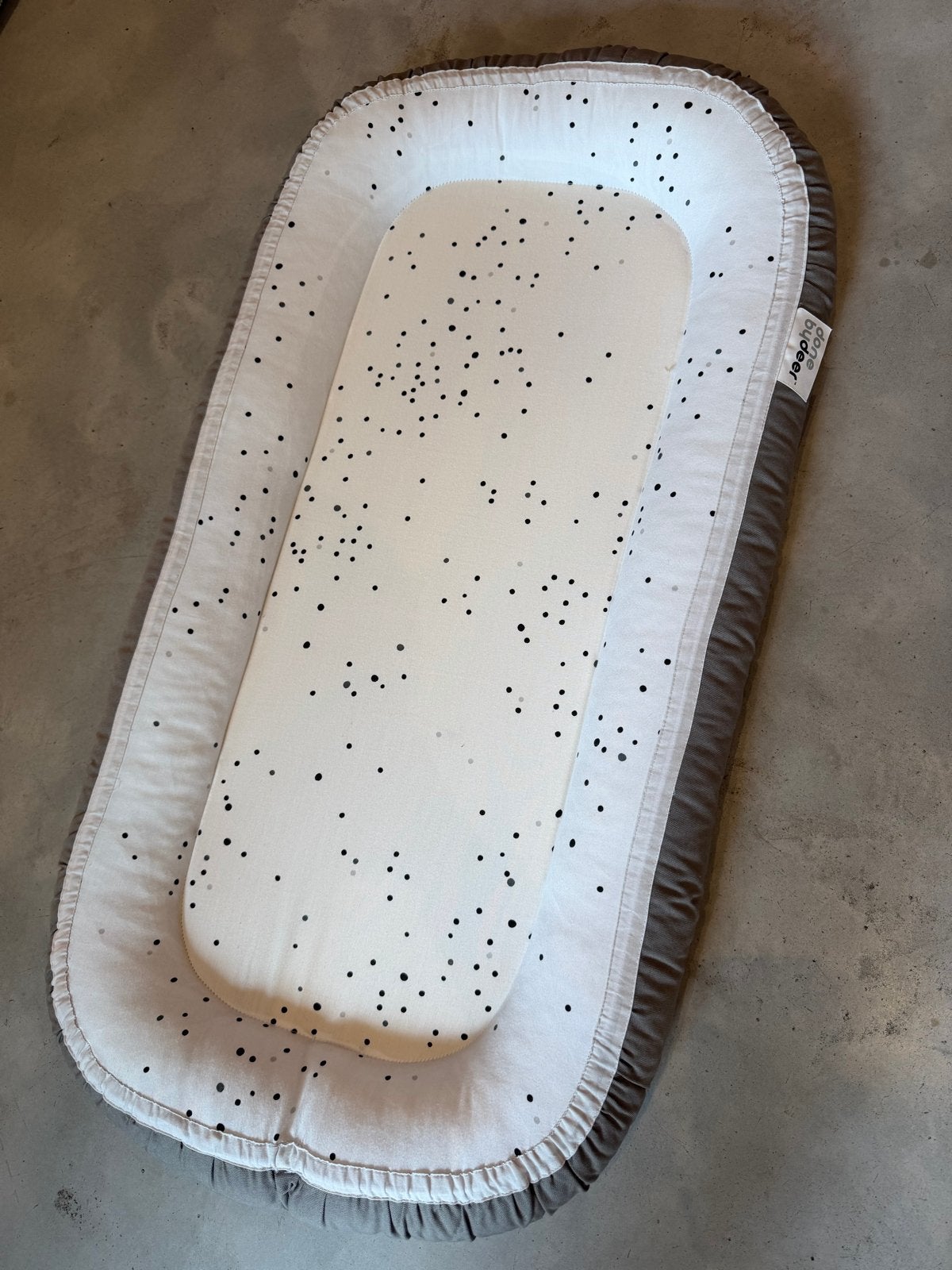 Done by Deer babynestje Dreamy Dots Grey - Zo goed als nieuw, Ophalen, Zo goed als nieuw