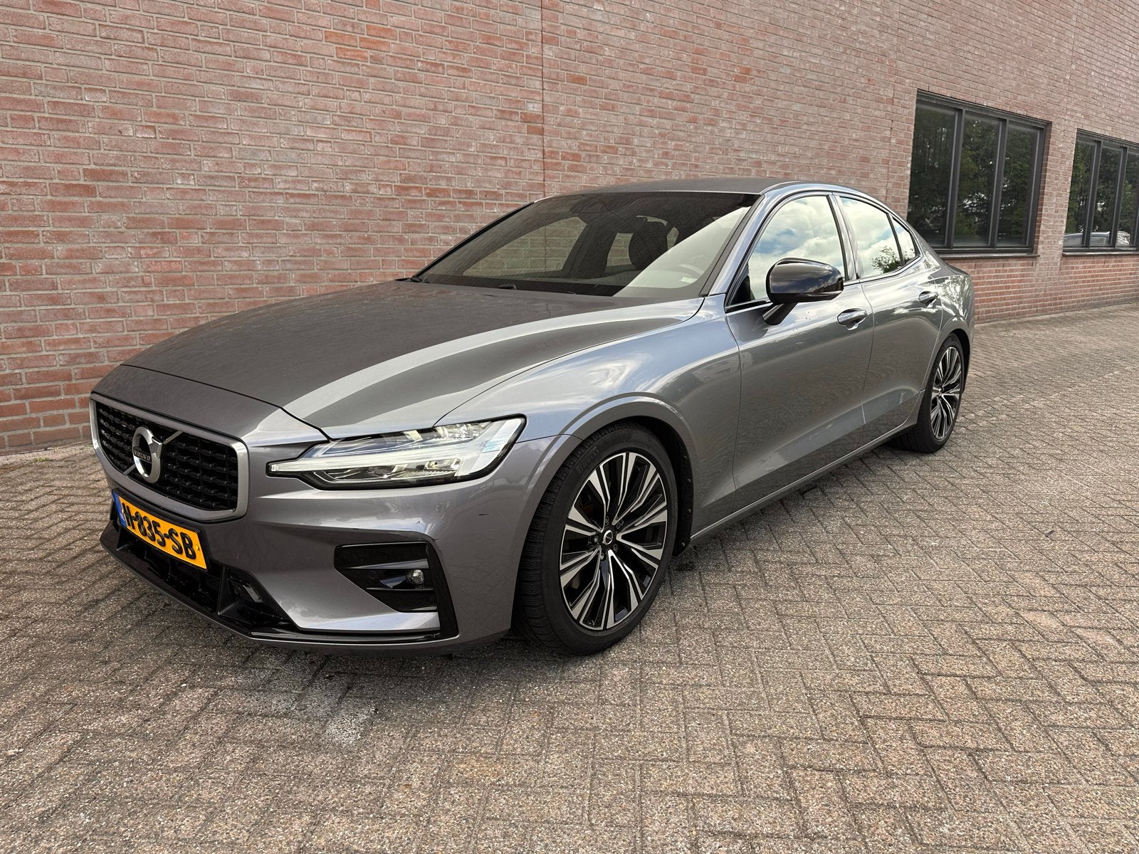 Volvo S60 T4 190pk R-design/Geartronic 2020, Auto diversen, Schadeauto's, 1969 cc, Sedan, Volvo, Zilver of Grijs