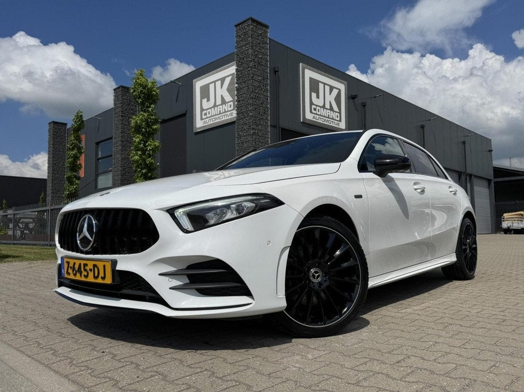 Mercedes A-klasse 250 e AMG|Night|Sfeerverlichting|Widescree, Auto's, Gebruikt, Euro 6, 4 cilinders, Wit