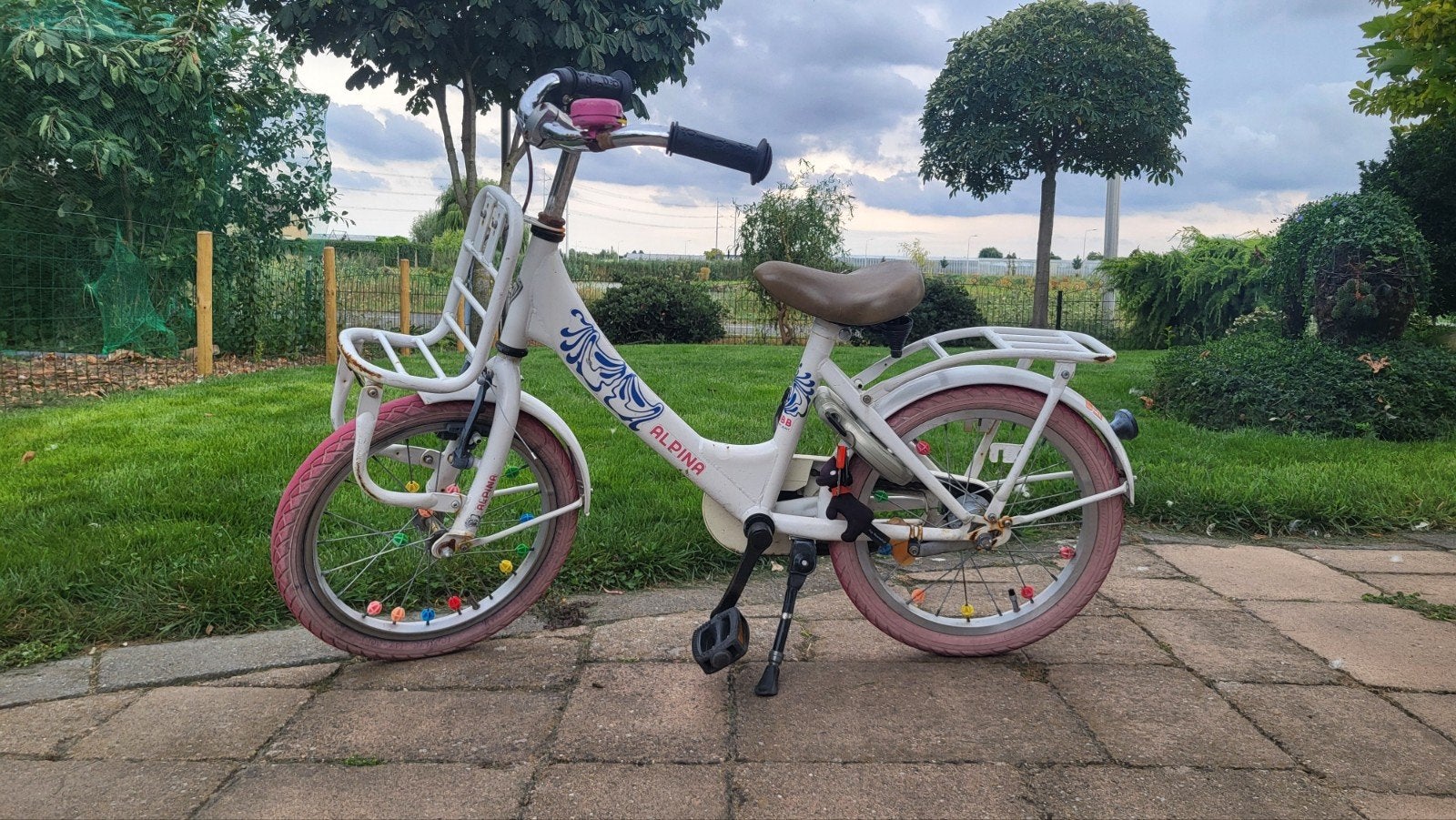Alpina kinderfiets 16 inch - Wit met roze accenten, Fietsen en Brommers, Ophalen, Terugtraprem, Alpina, 16 tot 20 inch