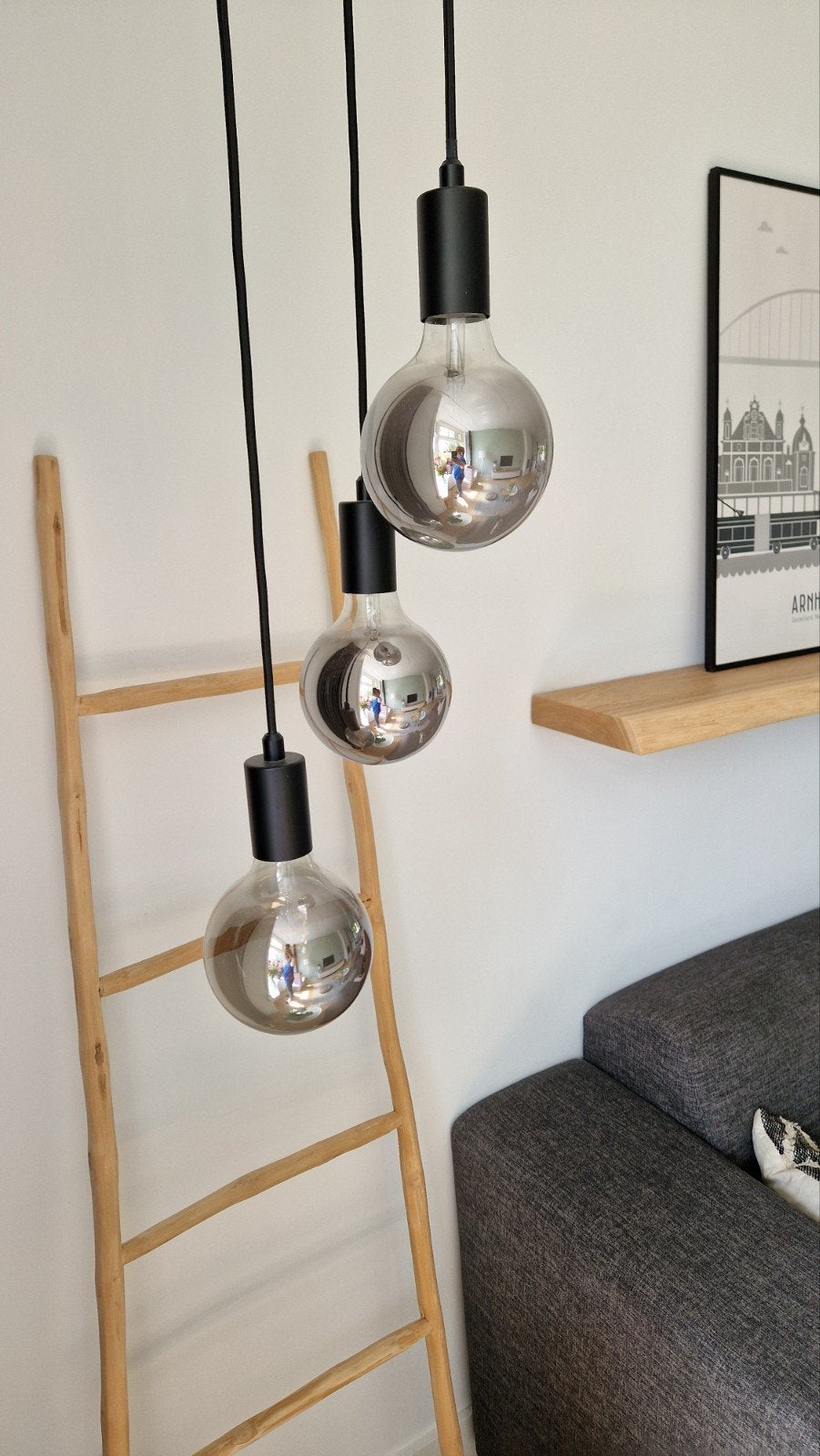 Moderne hanglamp met 3 glazen lichtbollen, Ophalen of Verzenden, Zo goed als nieuw, Minder dan 100 cm