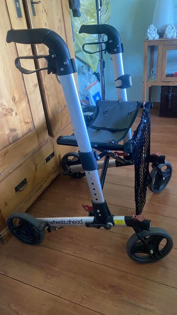 Rollator lichtgewicht wheelzahead, Ophalen, Lichtgewicht, Zo goed als nieuw