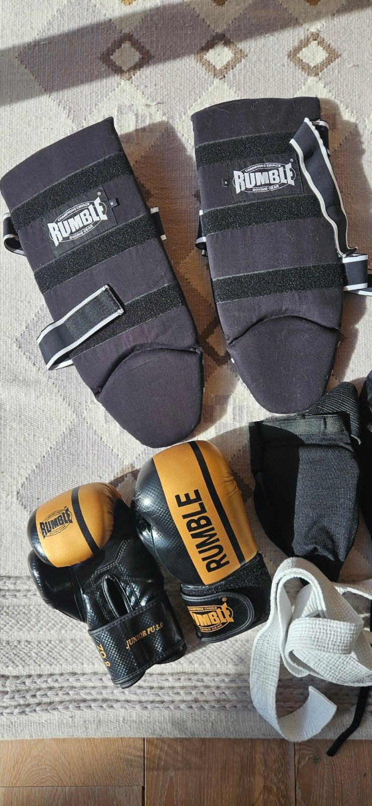 Rumble Vechtsport Set: Pak, Handschoenen, Scheenbeschermers, Maat XS of kleiner, Ophalen of Verzenden, Zo goed als nieuw, Vechtsportpak