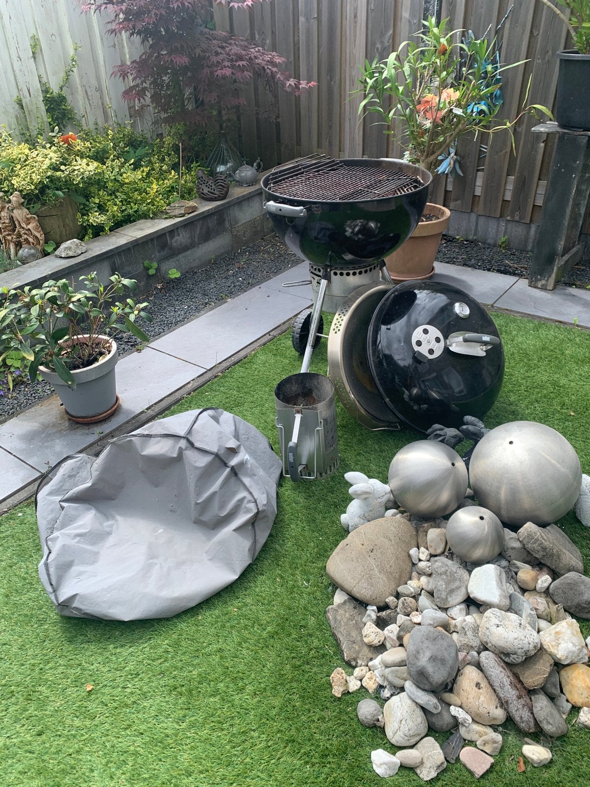 Groote Barbecue Weber + statafel en 2 krukken, Tuin en Terras, Houtskoolbarbecues, Ophalen of Verzenden, Zo goed als nieuw