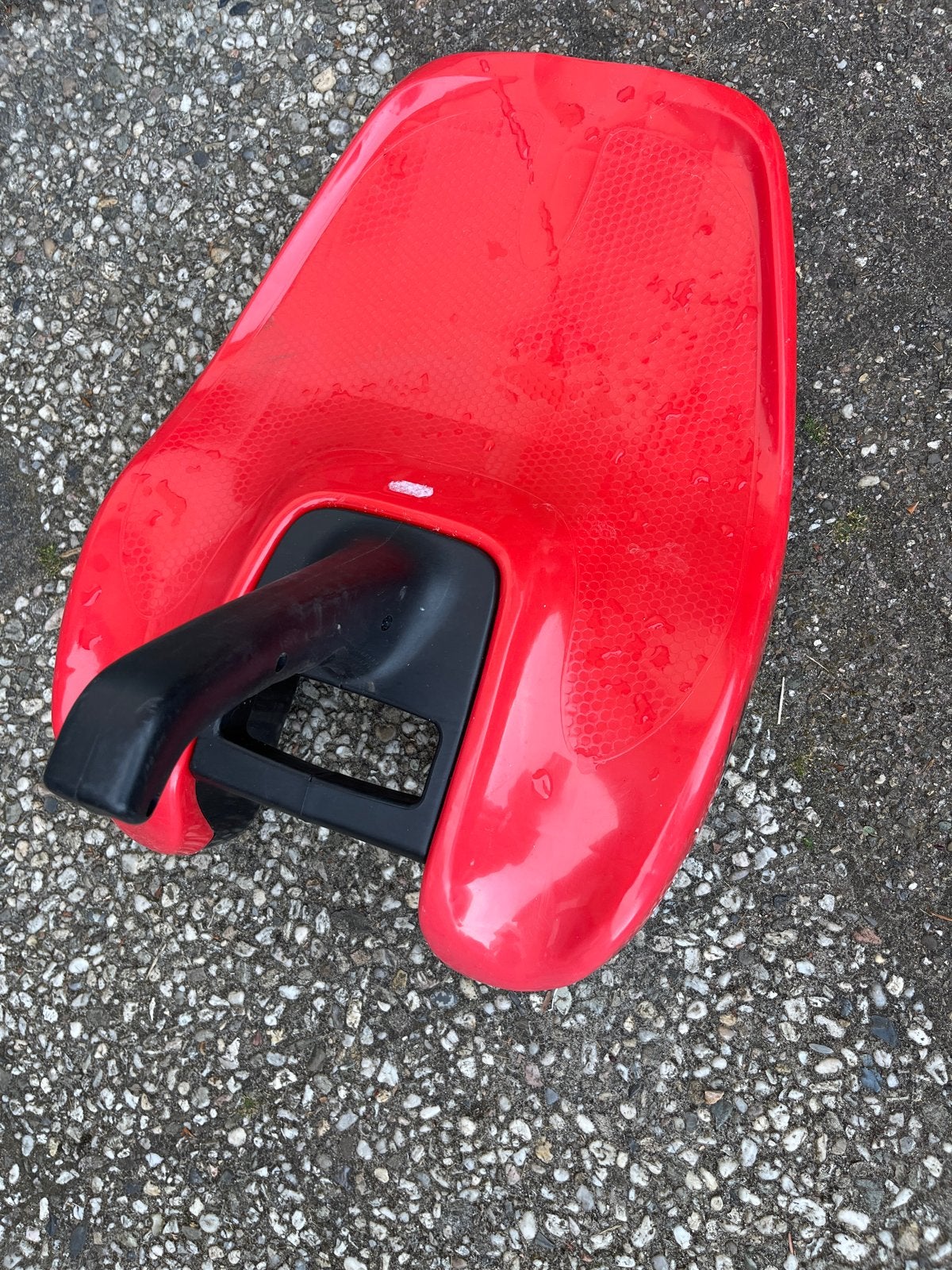 Rode slee voor kinderen - perfect voor winterplezier, Ophalen, Gebruikt, Kunststof