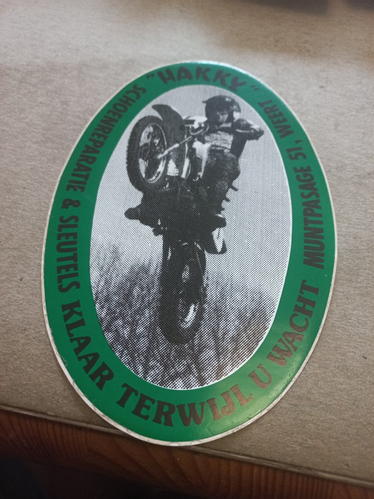 Vintage Sticker "Hakky" Schoenreparatie & Sleutels Weert, Ophalen of Verzenden