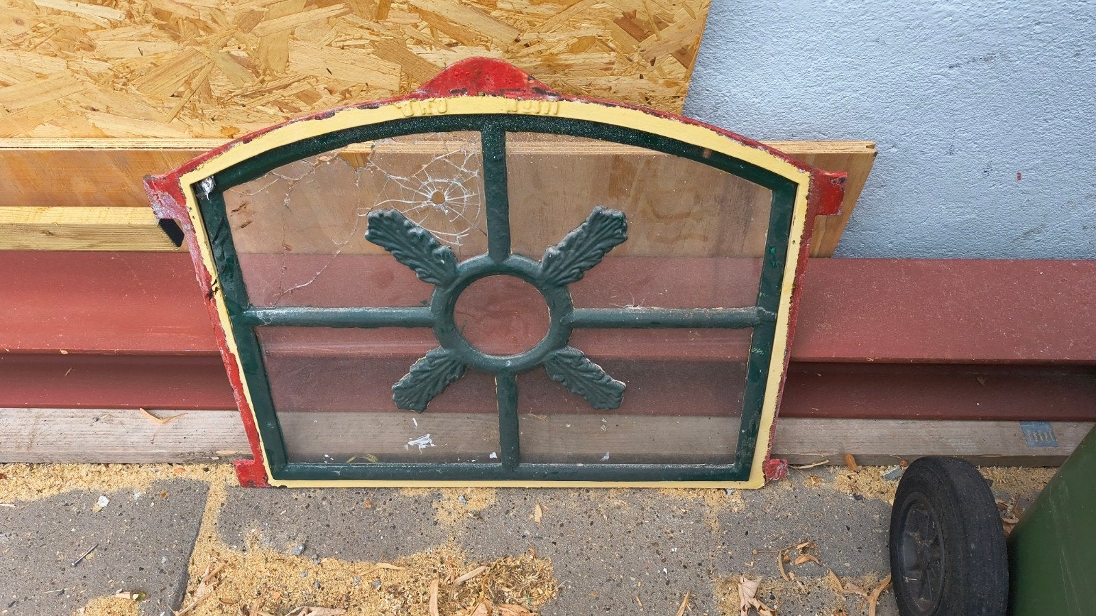 Decoratief raam boerderij met boog, Ophalen, Gevelraam of Ruit, Gebruikt, Minder dan 80 cm