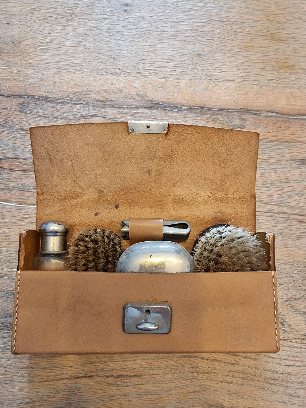 Vintage houten asbak en scheerset in leren etui, Verzamelen, Ophalen of Verzenden, Gebruikt, Asbak