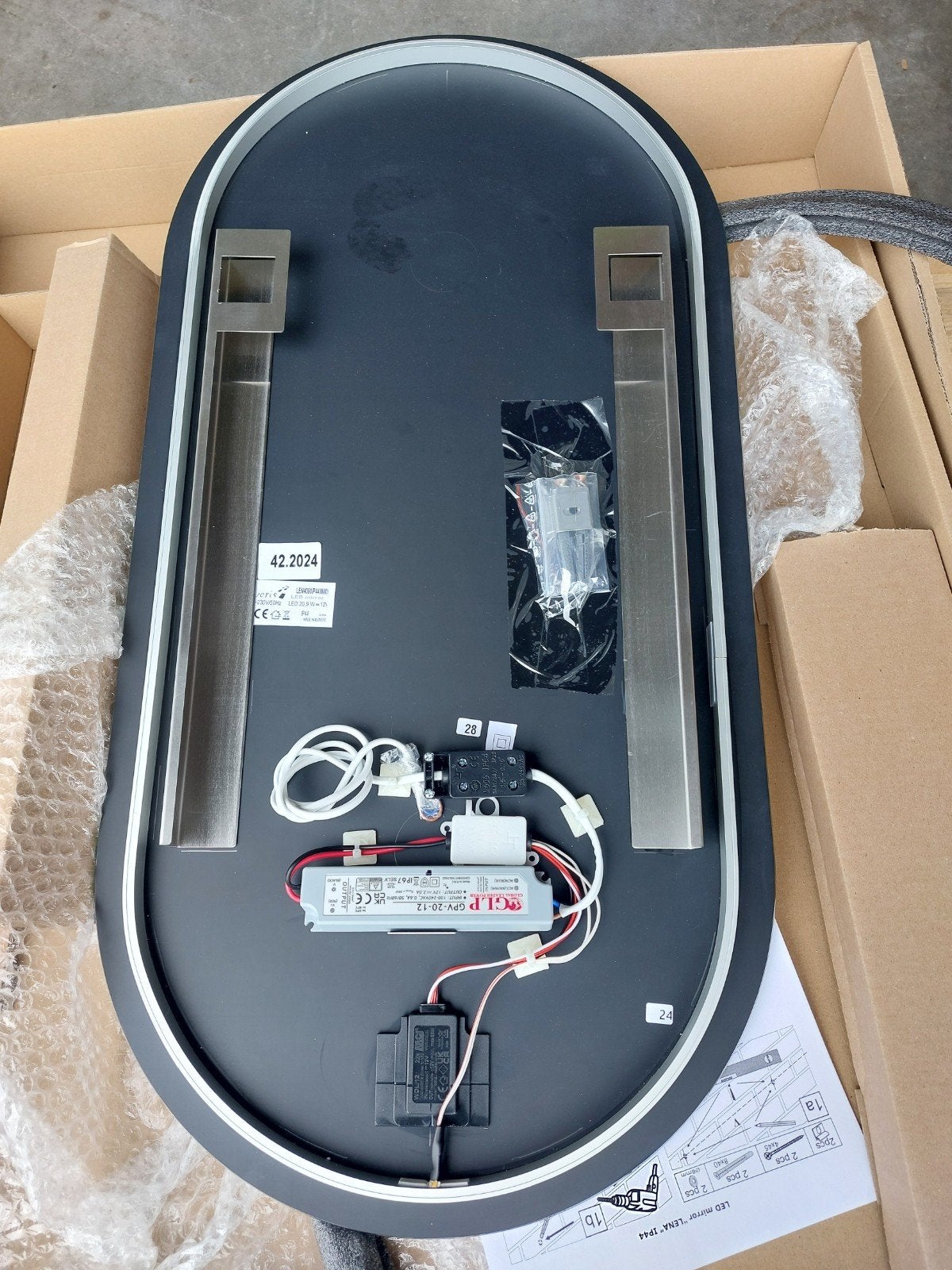 Foto 2 van 2 x Veris Lena LED spiegel 400x800 met dimmer