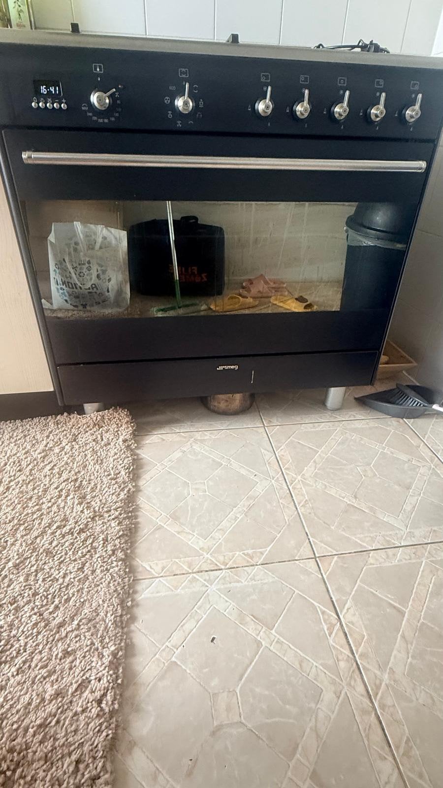Smeg Fornuis met Oven - Zwart, Gas, 5 Kookzones, Witgoed en Apparatuur, Fornuizen, Ophalen, Gebruikt, 60 cm of meer, Gas