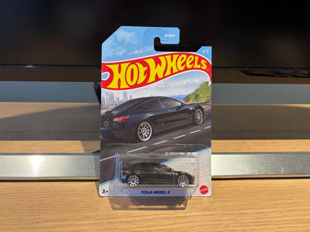 Hot Wheels Tesla Model 3 (3/5) 2022 Automotive Serie, Hobby en Vrije tijd, Modelauto's | Overige schalen, Ophalen of Verzenden