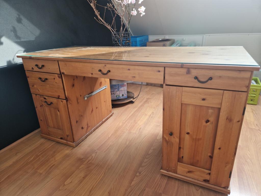 Massief houten bureau met glasplaat en opbergruimte van Ikea, Ophalen, Met lades, Gebruikt, Hout