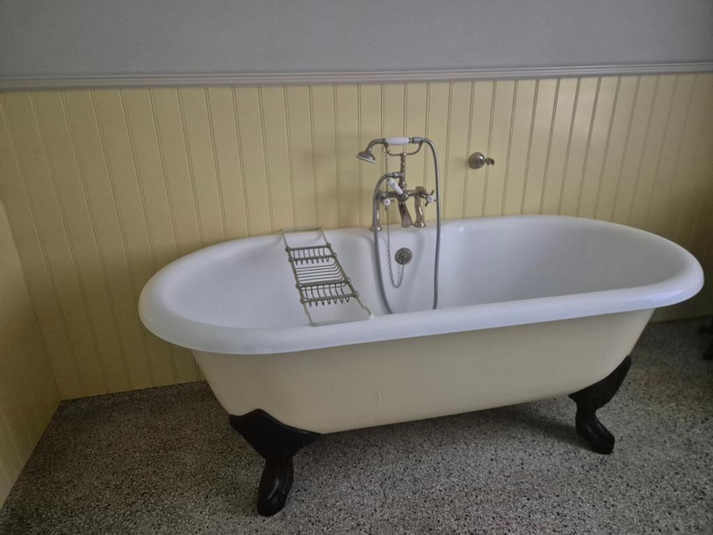 Klassiek Engels Vrijstaand Bad met kraan, Ophalen, Gebruikt, Met douche