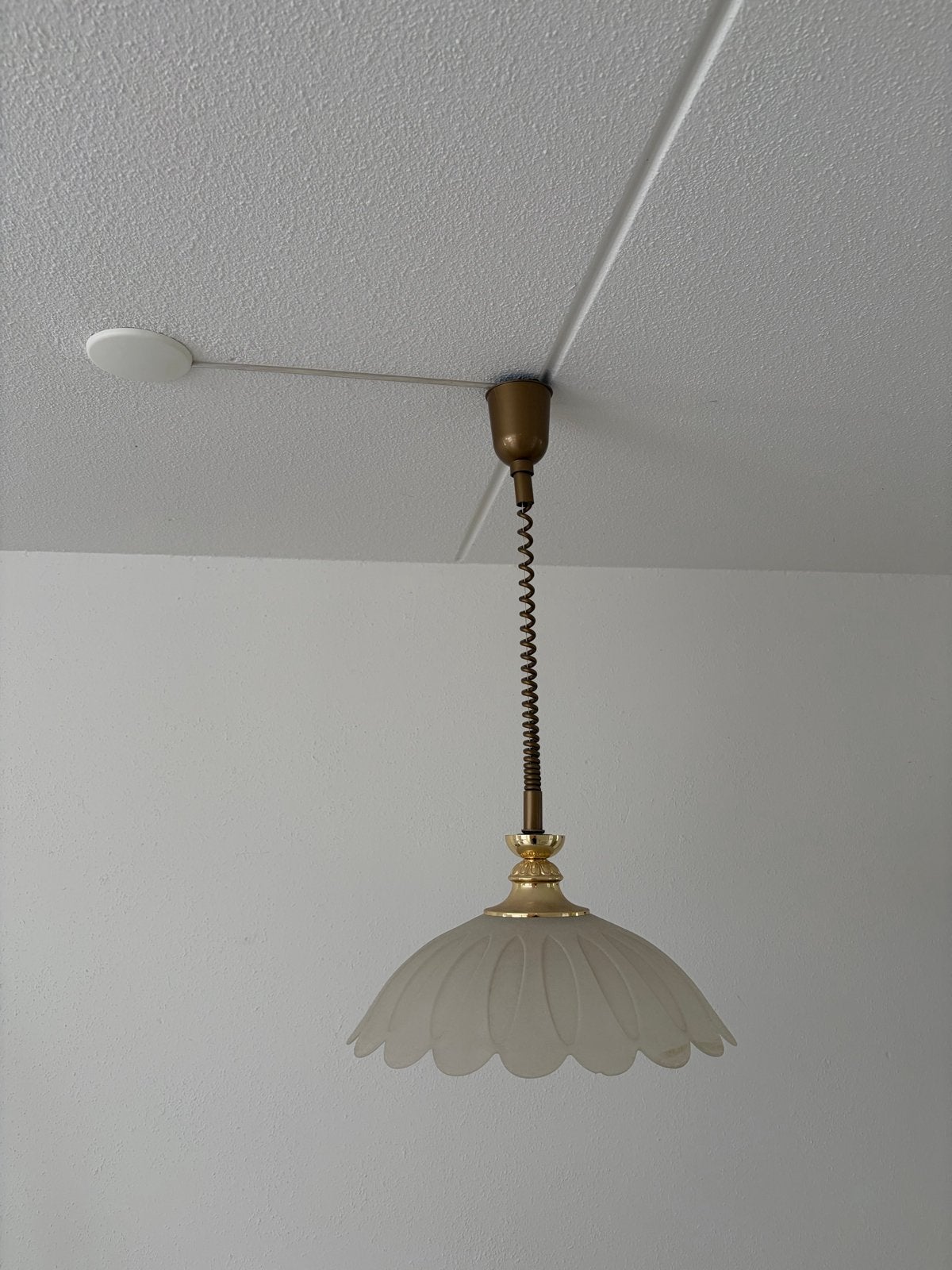 Vintage plafondlamp met melkglas kap, Ophalen, Gebruikt, Glas, E27 (groot)