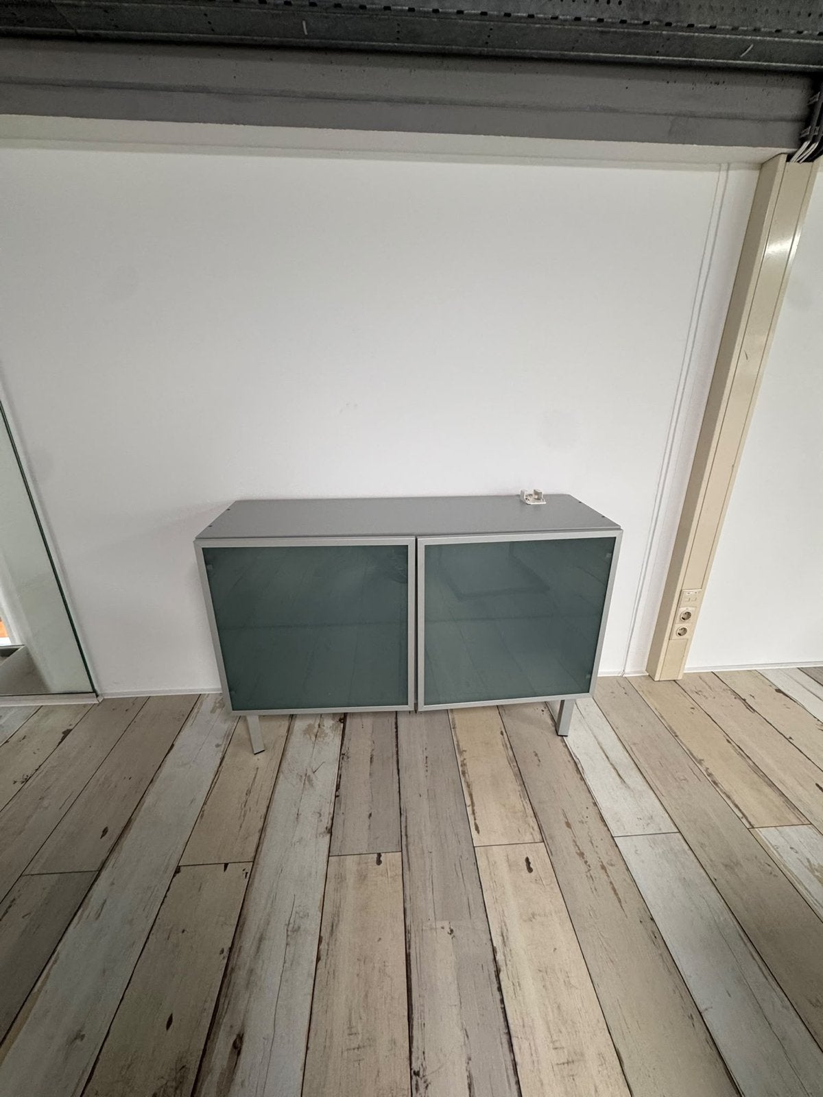 Dressoir/TV-meubel met glazen deuren, Huis en Inrichting, Ophalen, Gebruikt, 100 tot 150 cm, 50 tot 100 cm