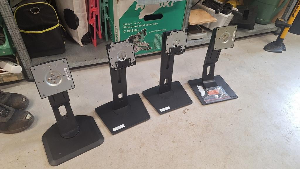 Monitorstandaarden (4 stuks) - Iiyama, Computers en Software, Monitoren, Ophalen of Verzenden, Zo goed als nieuw, 60 Hz of minder