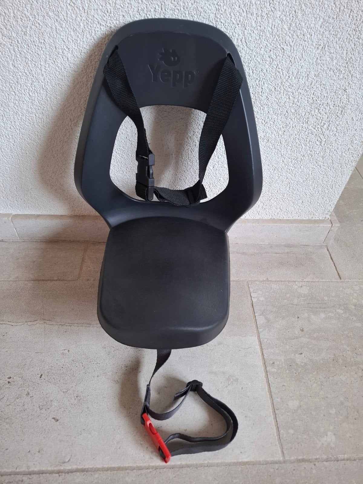 Yepp fiets zitje.  Yepp junior zwart.  met adapter, Fietsen en Brommers, Fietsaccessoires | Fietsstoeltjes, Ophalen of Verzenden