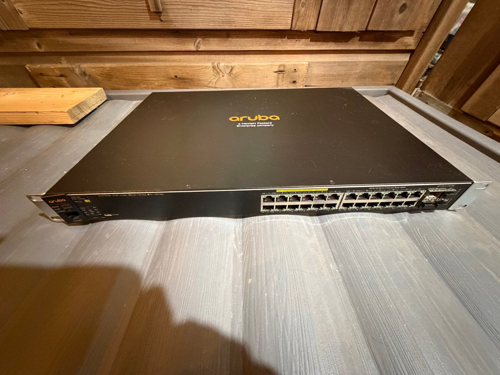 Aruba 2530-24G PoE+ Switch J9773A - 24 poorten, Computers en Software, Ophalen of Verzenden, Gebruikt