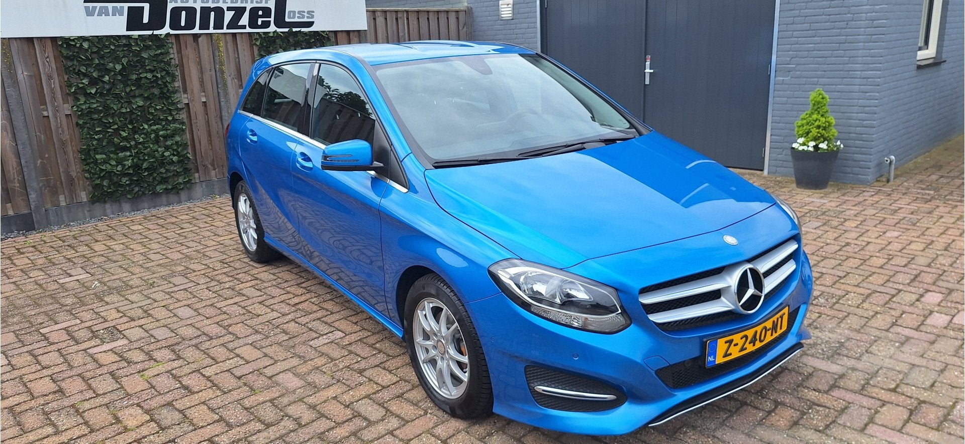 Mercedes-Benz B-Klasse 180 Ambition NAVIGATIE + AIRCO ., Auto's, Voorwielaandrijving, Stof, 4 cilinders, Blauw